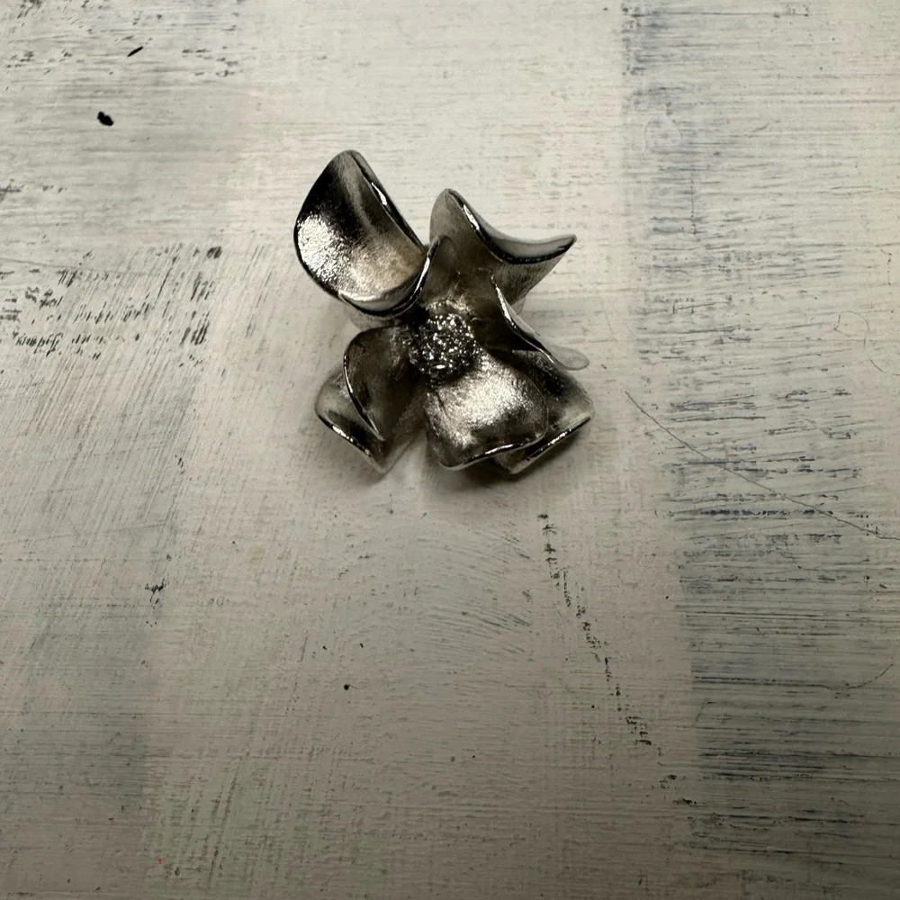 Steel Magnolia 3D Curling Flower Ring With Crystal Cluster Center size 6 - Picture 4 of 5